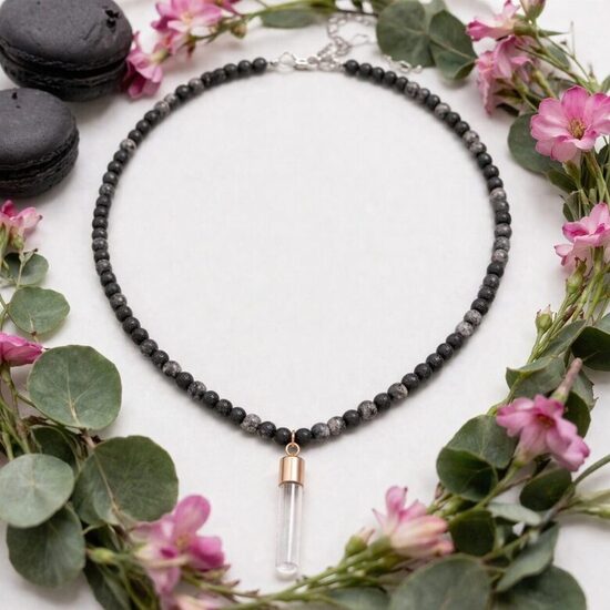 Kaklarota "Laika kapsula", melna